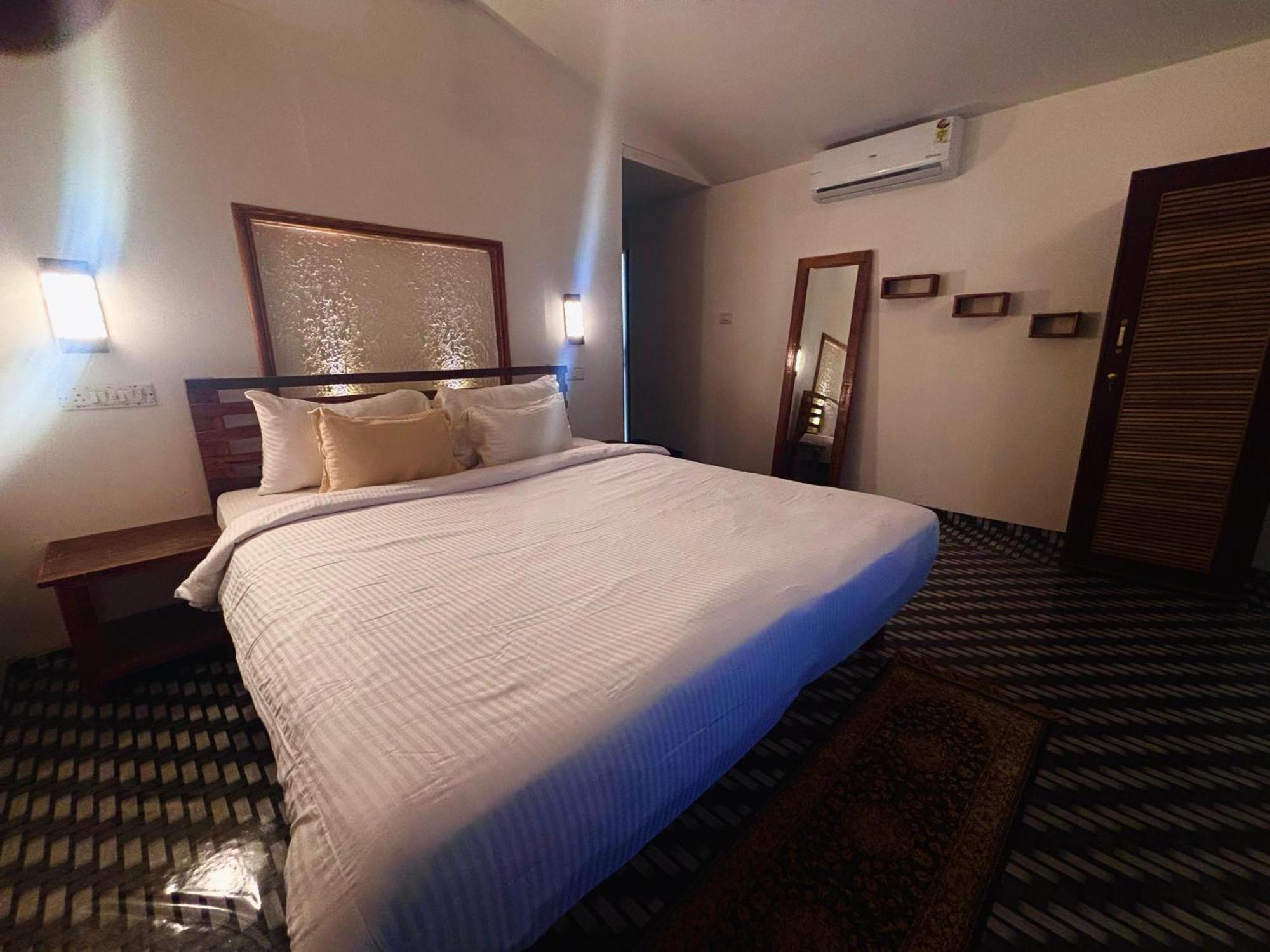 Bramha Hotel *